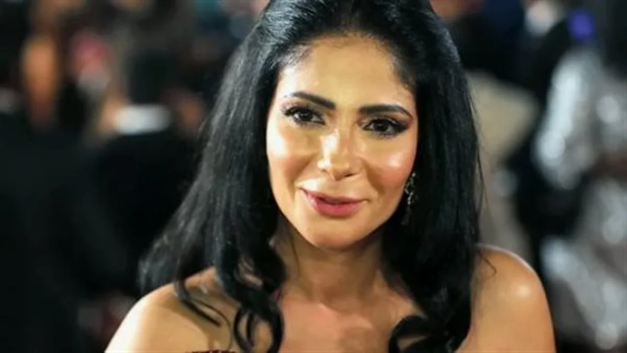 بفستان مثير للجدل.. إطلالة منى زكي تشعل تفاعل الجمهور عبر منصات التواصل الاجتماعي